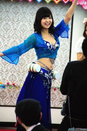En el mismo evento del 26 de febrero, Sumire Sato cautivó a los presentes con su "baile del vientre".