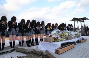 48G mostrando sus respetos en la ciudad de Ishinomaki, prefectura de Miyagi 