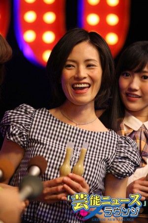 Mariko Tsukamoto (37) elegida como la chica centro de "Otona AKB" dijo el pasado 17 de abril que respetando la regla idol no tendría relaciones sexuales con su esposo durante el periodo de su participación con AKB48