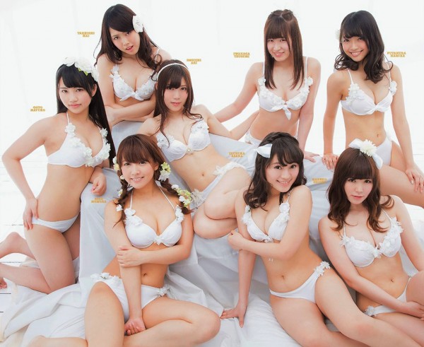 Integrantes del grupo idol de Nagoya SKE48, posando en una sesión gravure