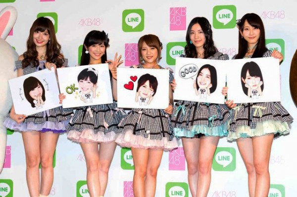 El pasado 7 de agosto se revelaron algunos de los "stickers" que la red social "LINE" lanzó en colaboración con AKB48