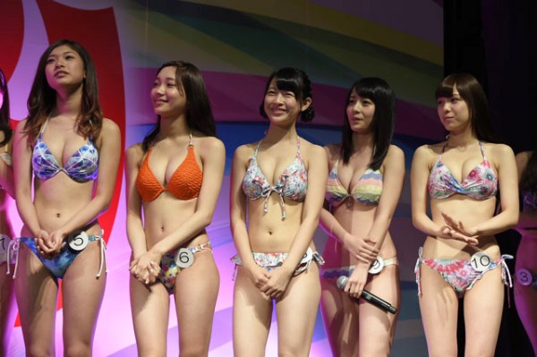 El sábado 9 se realizó un concurso gravure donde además de otras chicas participaron Yukari Sasaki y Natsuki Kojima, siendo esta última la triunfadora del certamen