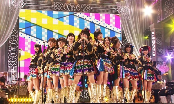 Durante la transmisión del festival de la canción FNS de verano 2014, Rina Kawaei fue la chica centro de la canción "Heavy Rotation"
