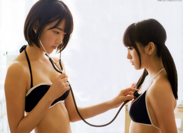 Sakura Miyawaki (16) y Mion Mukaichi (16) de HKT48 aparecerán en la edición de enero del  2015 de la revista UTB
