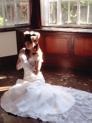 Yukari Sasaki(19), del equipo 4 de AKB, posa vestida de novia para el próximo número de la revista Weekly Playboy