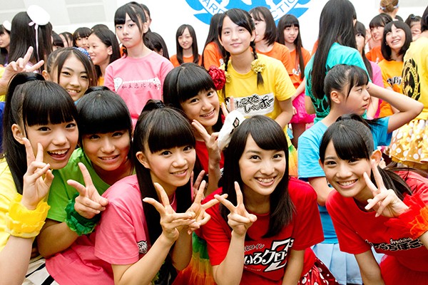 "3B junior" son las hermanas menores del grupo "Momoiro Clover Z".