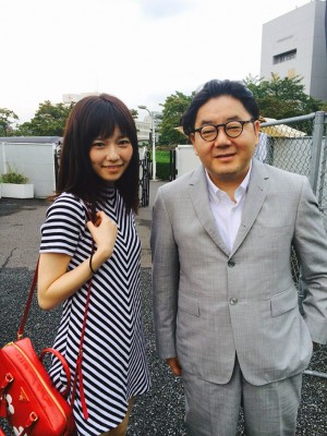 Haruka Shimazaki y el produtor Akimoto