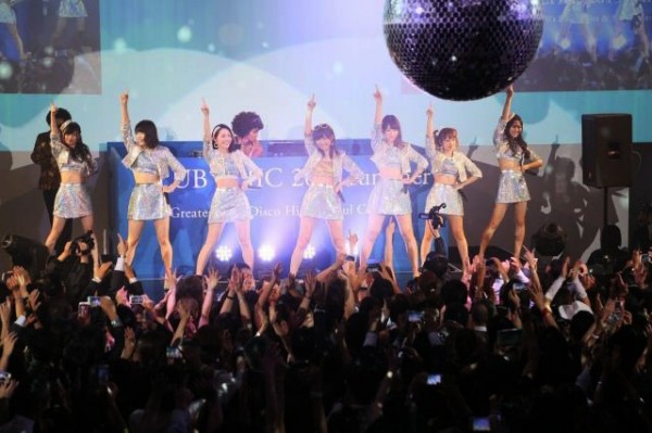 El 28 de agosto integrantes de AKB48 tuvieron una presentación sorpresa en el hotel Grand Hyatt Tokyo presentando su nuevo sencillo