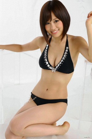 Atsuko Maeda (24)