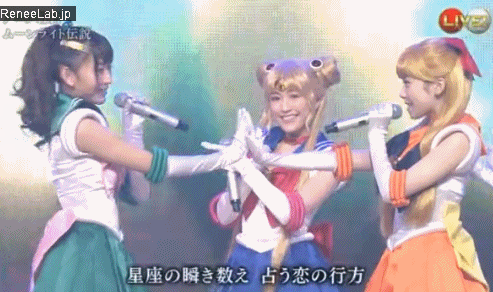 Integrantes de AKB48 participaron en el segmento "Kouhaku änime", interpretando a los personajes de Sailor Moon".