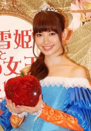 «Blanca Nieves Kojima», otro wota molesto e imagenes de «Gingham Check»