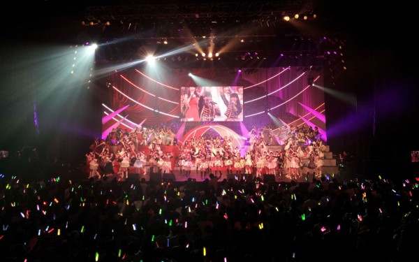 «Blanco Kouhaku», mega-conciertos y segundo aniversario de JKT48