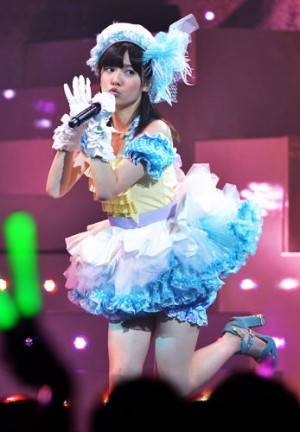 Visitan controvertido santuario, evento idol y videos de SNH48/Misaki Iwasa