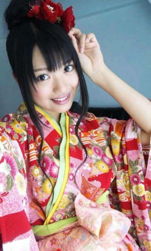 Rie Kitahara en Reality tipo «Big Brother» y AKB cancela evento handshake por Tifón