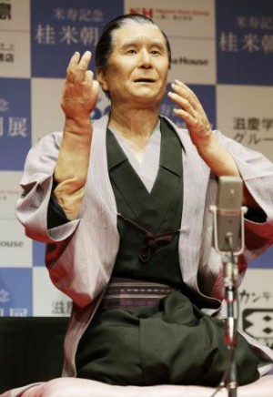 Anciano comediante seguirá con su arte por décadas gracias a robot