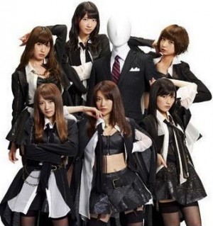 «Maniquies bailarines» con «UZA» y calendario «iDOLL» 2013 con «short» incluido