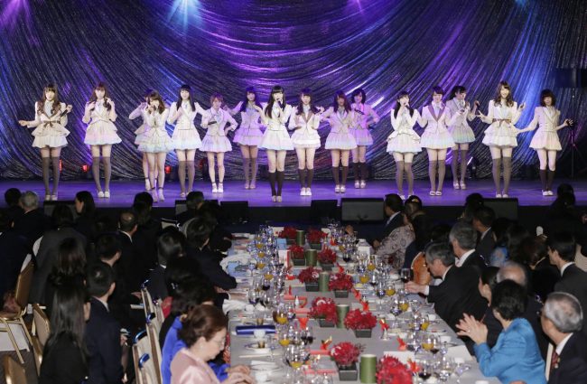AKB48 frente a líderes mundiales de ASEAN (2013)