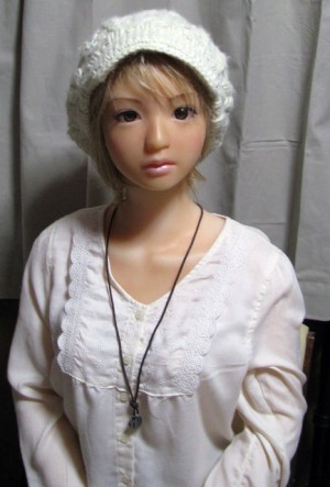 En pleno escándalo, fabricantes de "muñecas de amor" ofrecieron uno de sus productos con el rostro de Yaguchi