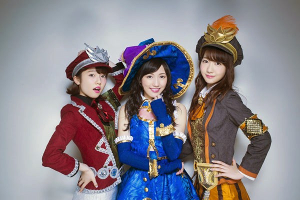 La compañía sud-corena de videojuegos para smartphones Gala Lab Group anunció que tres integrantes de AKB48, Mayu Watanabe, Haruka Shimazaki y Yuki Kashiwagi participarán en su nueva campaña promocional de TV anunciando su juego "Flyff All Stars" utilizando el sencillo 40 "Bokutachi wa Tatakawanai".