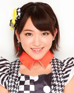 El 7 de agosto durante un evento handshake celebrado en el Makuhari Messe de Chiba, Mayumi Uchida, del equipo K de AKB48, anunció su graduación del grupo.