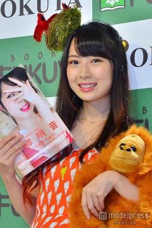 Akanae Takayanagi (SKE48) lanzó el pasado 30 de septiembre su primer photobook titulado "Churi".