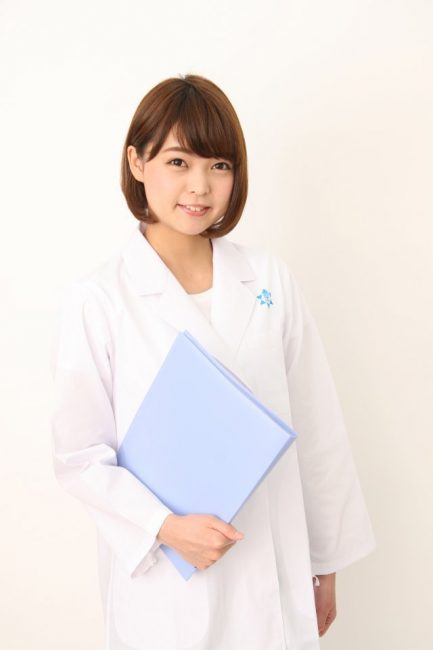 es ingeniera e investigadora en Farmacia y Ciencias Aplicadas en la Universidad de Niigata